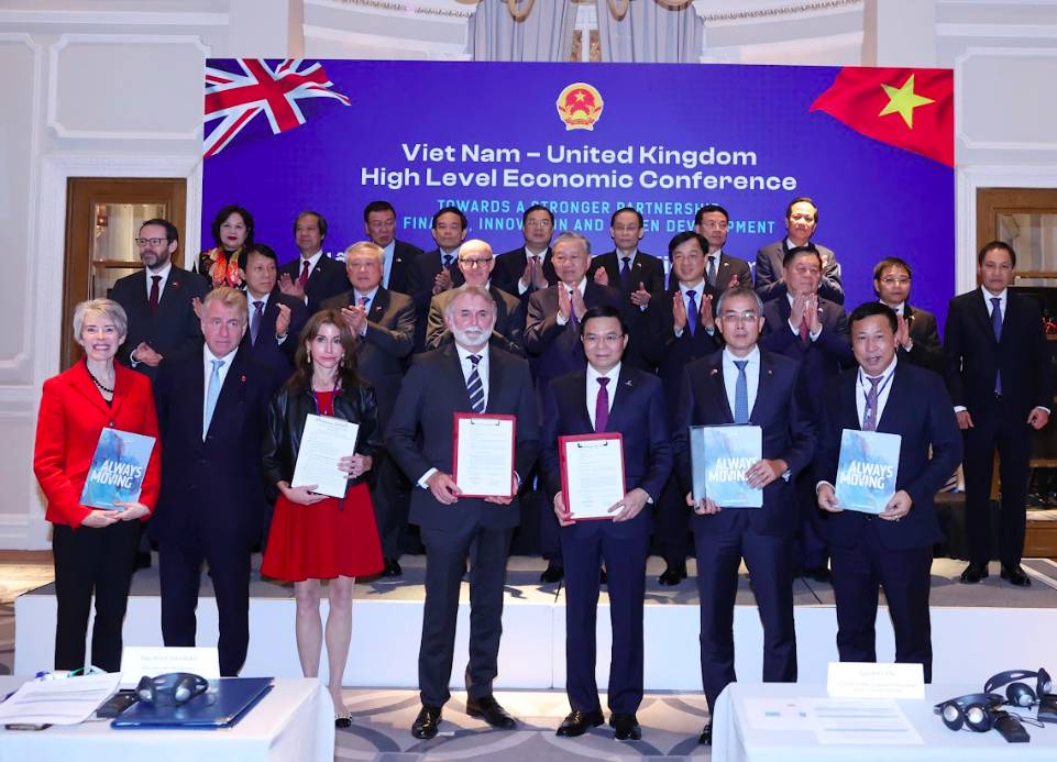 Vietnam Airlines tăng cường hợp tác chiến lược Việt – Anh, lan tỏa giá trị văn hóa và nhân ái