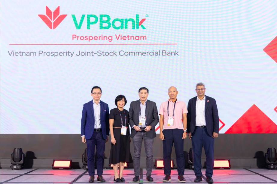 Công nghệ “mở khóa tương lai” của VPBank được vinh danh nổi bật tại Red Hat APAC 2025