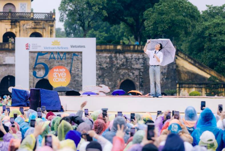 Hàng nghìn khán giả đón bình minh cùng 5AM Concert