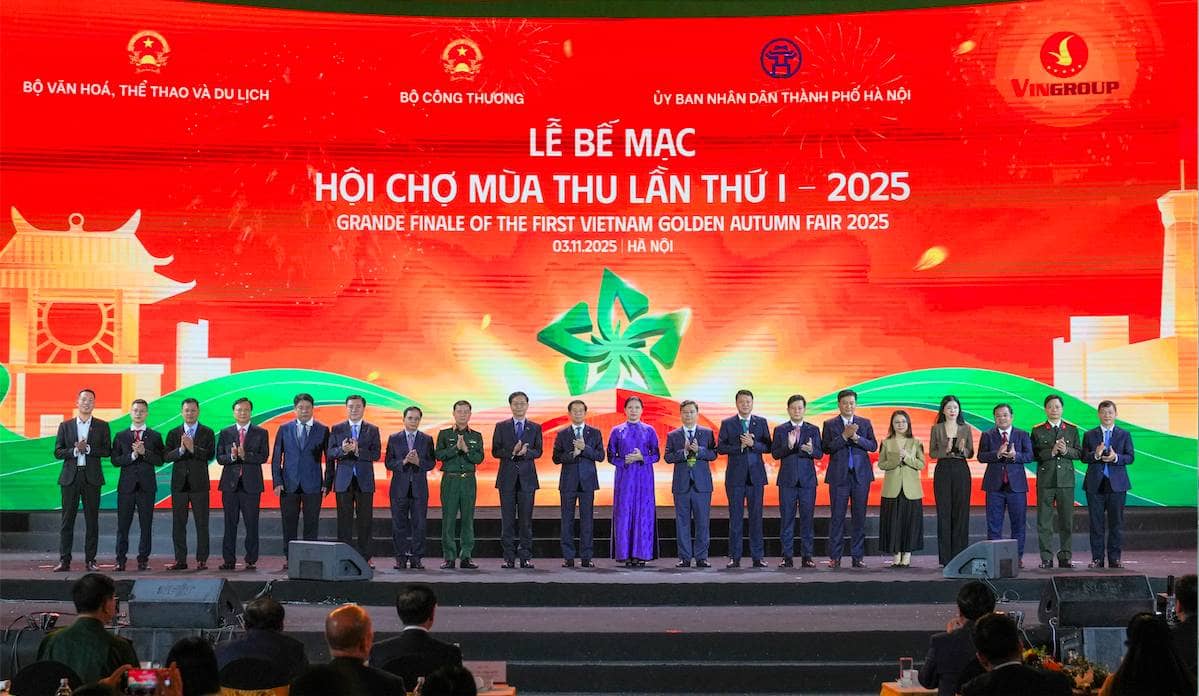 Vietnam Airlines ủng hộ 5,5 tỷ đồng hỗ trợ đồng bào vùng bão lũ 