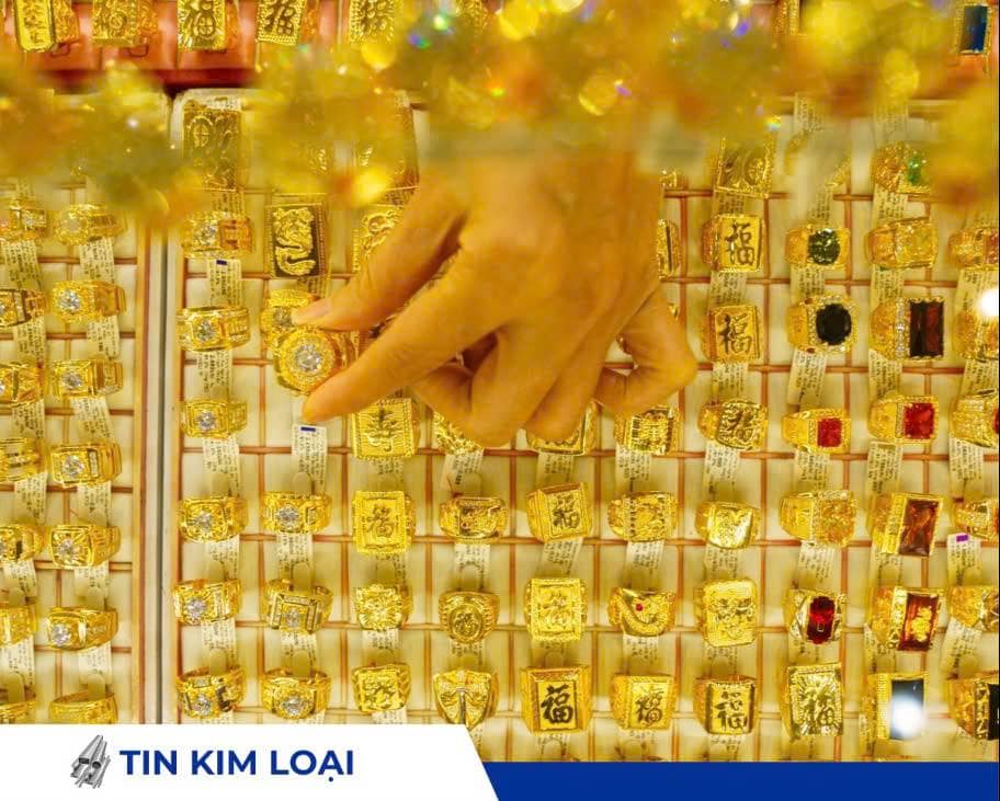 Giá vàng hôm nay: Vàng miếng và vàng nhẫn neo ở mức cao