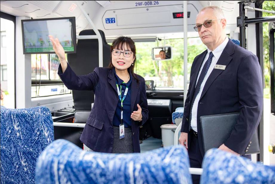 Ra mắt dịch vụ “ Xe điện học đường chuyên biệt” đầu tiên tại Việt Nam