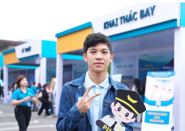 Vietnam Airlines tổ chức thành công Ngày hội việc làm 2025 lần đầu tiên