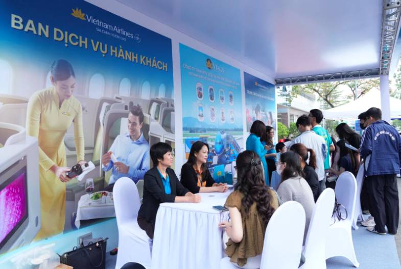 Vietnam Airlines tổ chức thành công Ngày hội việc làm 2025 lần đầu tiên