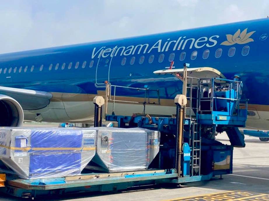 Vietnam Airlines tiếp tục vận chuyển miễn phí hàng hóa hỗ trợ đồng bào vùng lũ miền Trung