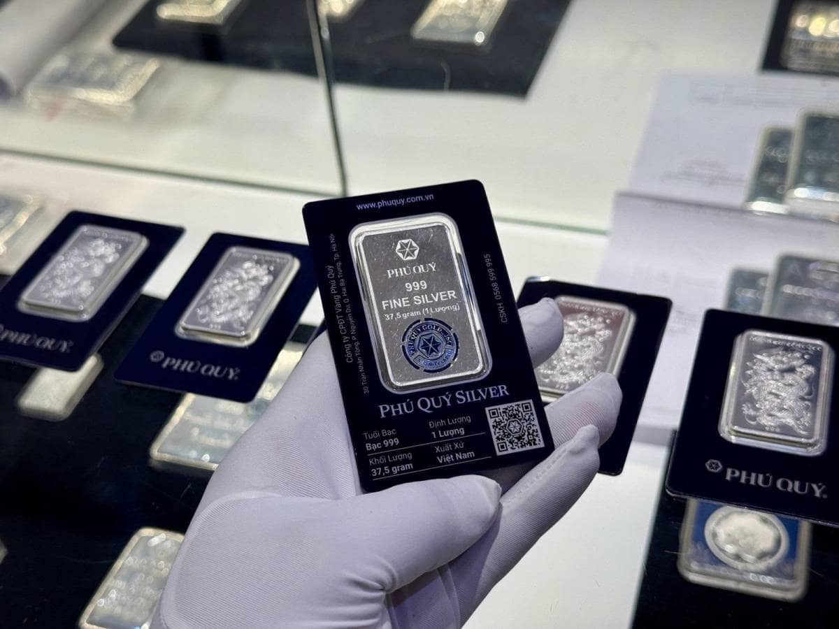 Bạc vào giai đoạn “bùng nổ”: Nỗi lo thiếu hàng đẩy giá leo thang trở lại