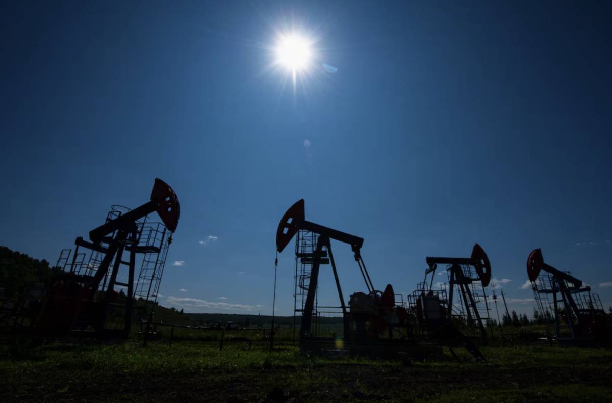 Giá dầu tăng do lo ngại về nguồn cung từ Venezuela, nhưng có khả năng giảm trong tuần này.