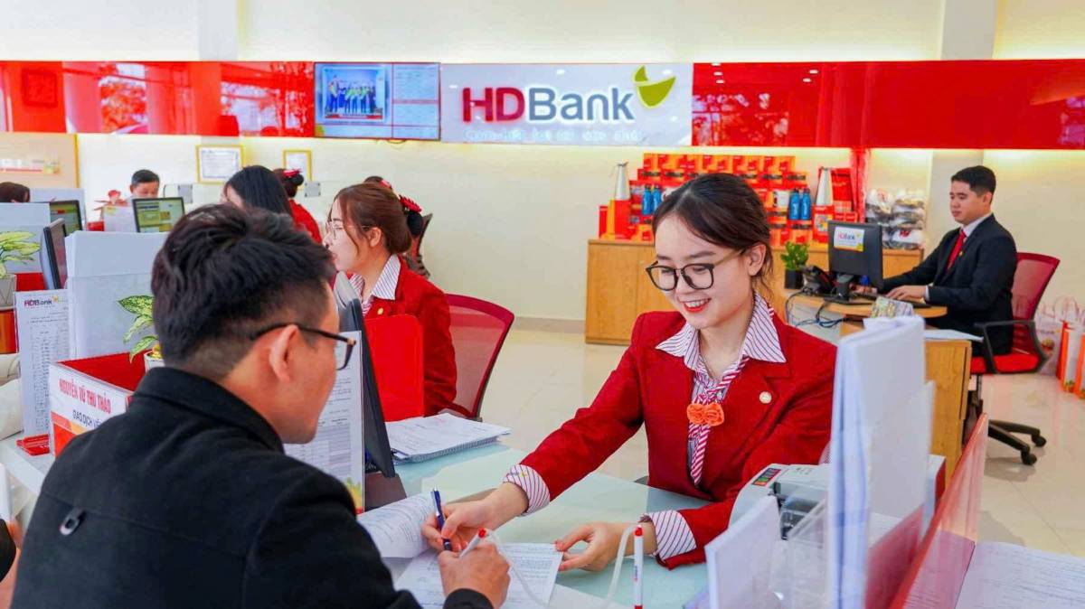 HDB đang là một trong những case hiếm hoi vừa tăng trưởng mạnh về kết quả kinh doanh, vừa outperform rõ rệt so với thị trường
