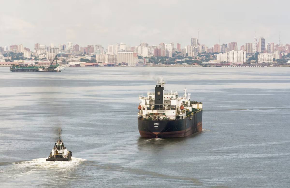 Ông Trump ra lệnh "phong tỏa" các tàu chở dầu bị trừng phạt khi rời và vào Venezuela