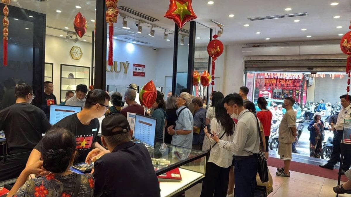 Không cần xếp hàng vẫn mua được kim loại quý