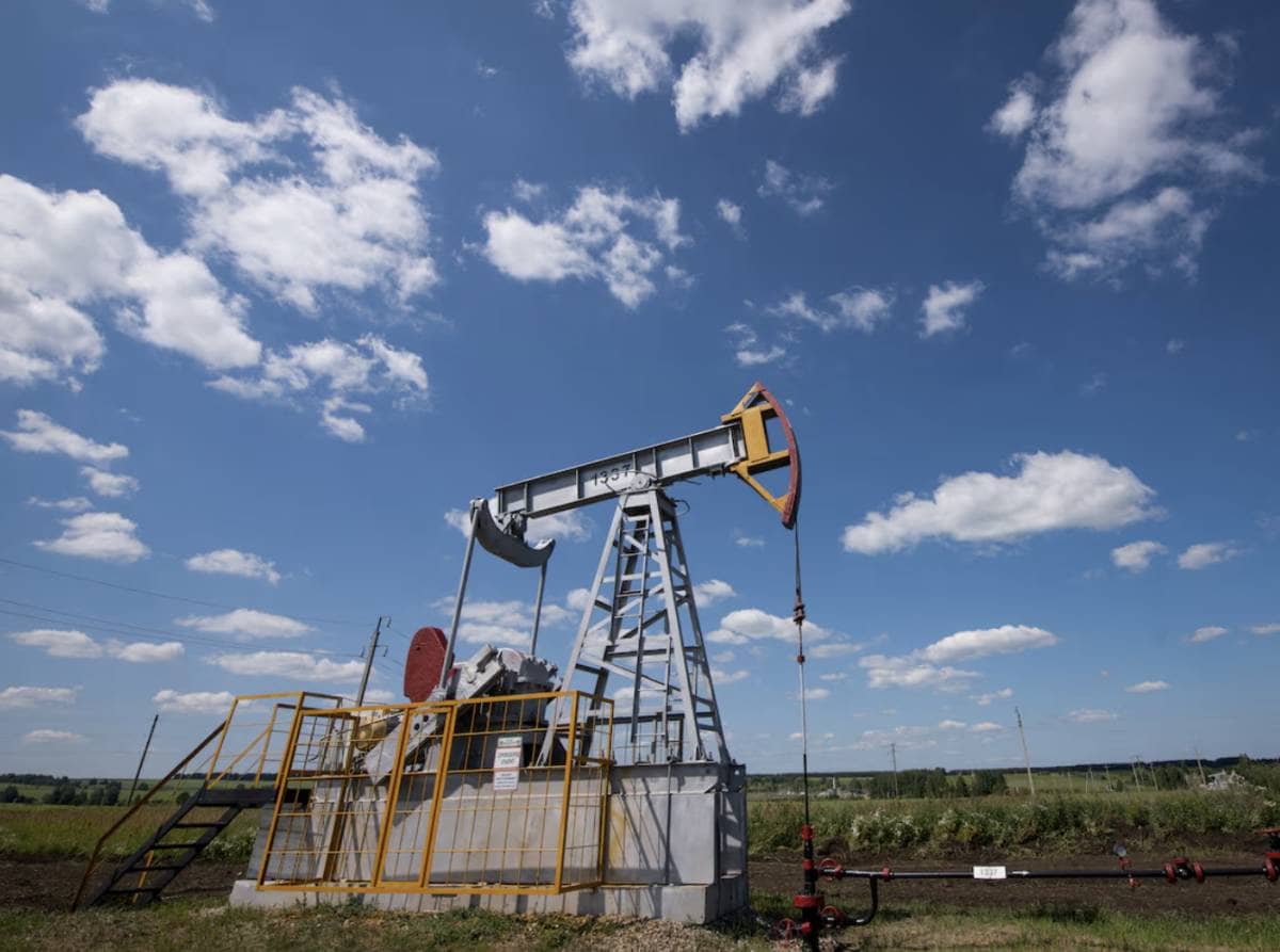 Giá dầu tăng nhẹ do tăng trưởng kinh tế mạnh mẽ của Mỹ và rủi ro về nguồn cung