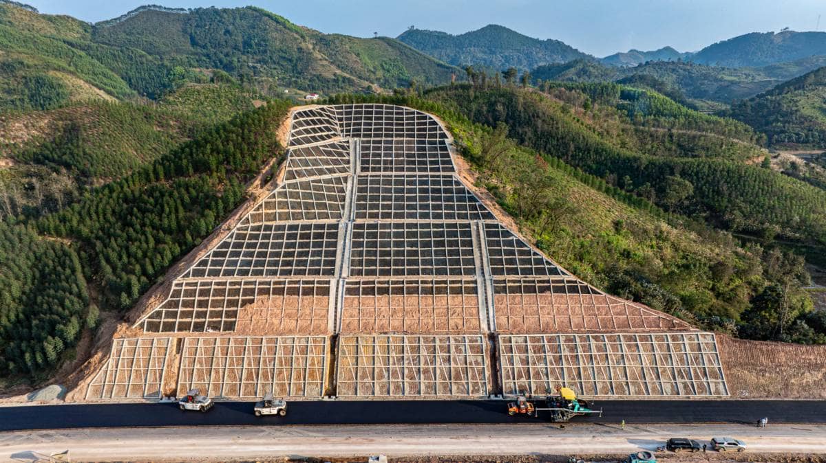 Đèo Cả (HHV) vững đà tăng trưởng từ hoạt động cốt lõi