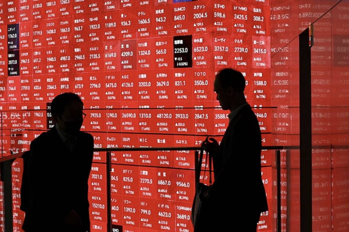 Chứng khoán châu Á giảm điểm do nhóm cổ phiếu công nghệ và giá vàng, bạc hạ nhiệt