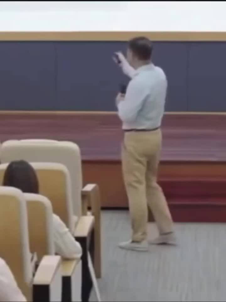 Shark Bình chê người Việt là 1 dân tộc rất là khôn lỏi, rất bẩn, bẩn lắm, bẩn nhất thế giới!