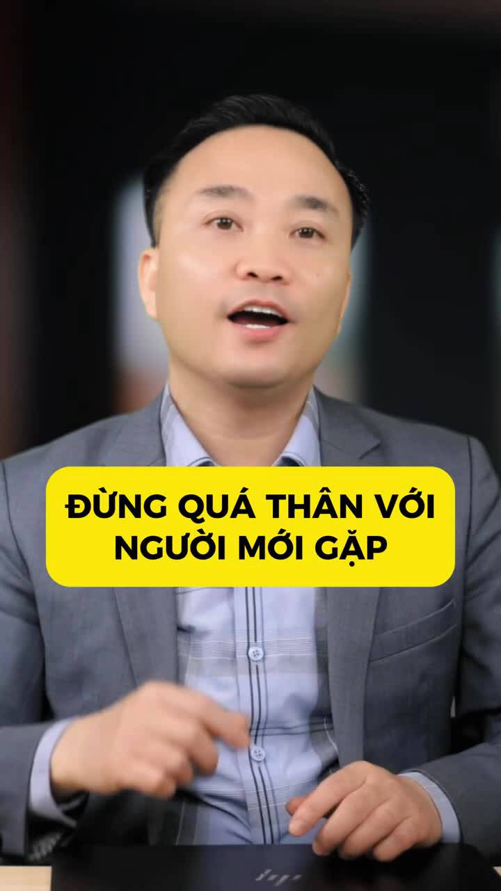 Đừng quá thân với người mới gặp
