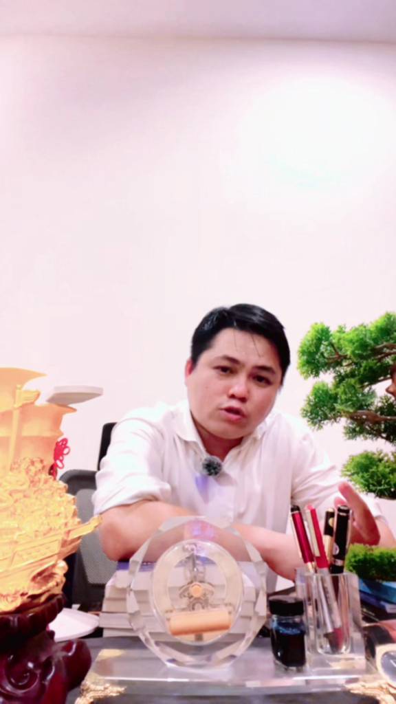 Ngân hàng Sacombank - Bầu Thuỵ rời LPBank để sang Sacombank. Đằng sau câu chuyện này là gì?