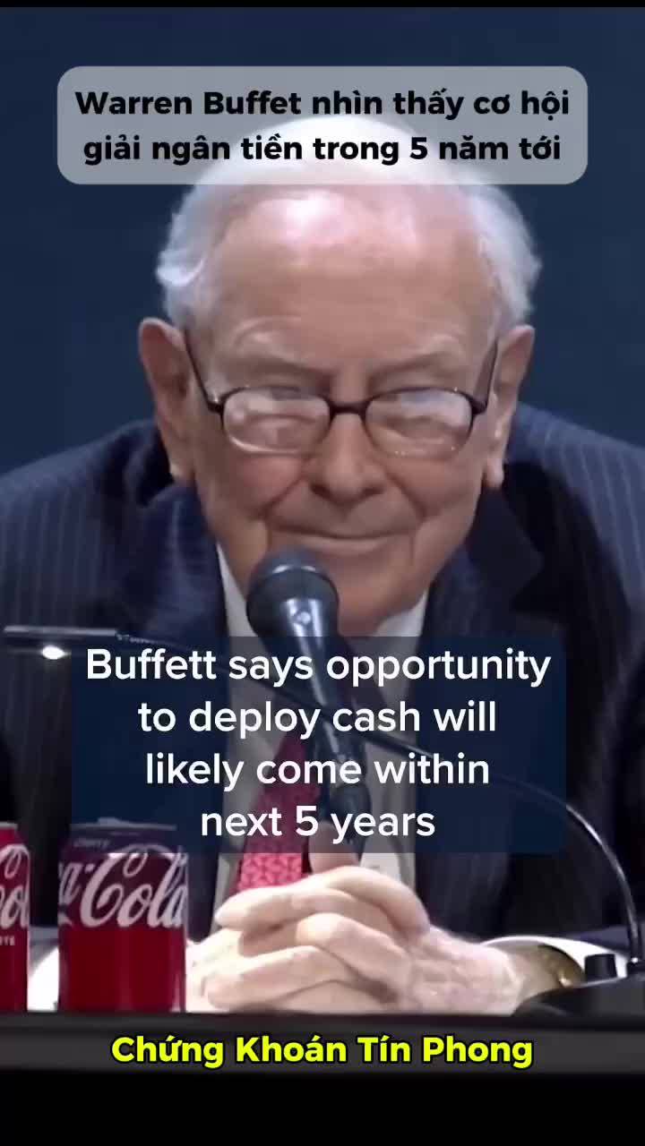 Buffett nói rằng cơ hội để dùng lượng tiền mặt khổng lồ của Berkshire chắc chắn sẽ xuất hiện, và khả năng cao là trong vòng 5 năm tới