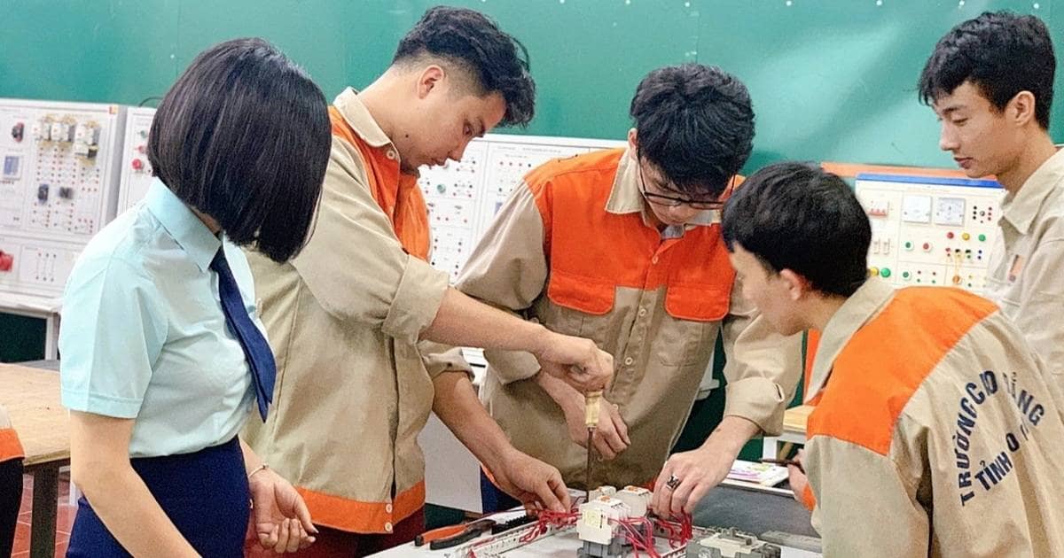 “Học dốt mà giàu” – Vì sao câu nói này khiến xã hội khó chịu?