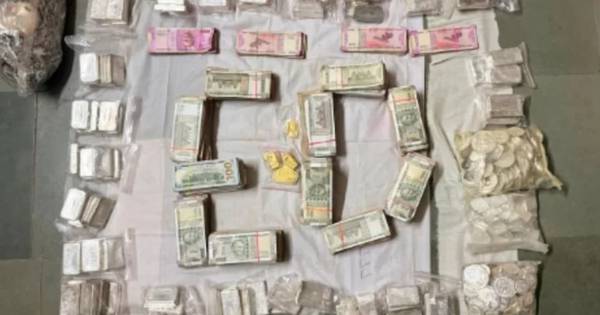 Đột kích tư gia một môi giới chứng khoán, tịch thu 1,2 kg vàng trị giá 4,7 tỷ đồng, 110 kg bạc giá 7,8 tỷ đồng, 1,4 tỷ tiền mặt, tài sản vượt xa thu nhập hợp pháp