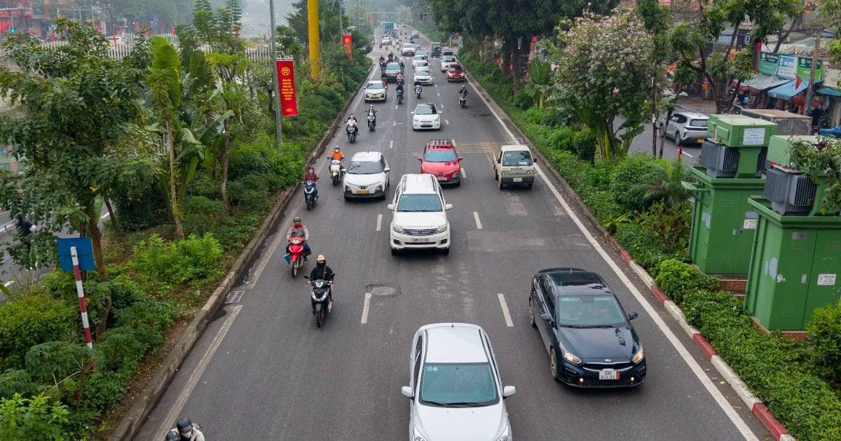 Hiện trạng đường Láng trước đề xuất chi 21.377 tỷ đồng mở rộng lên 53,5m