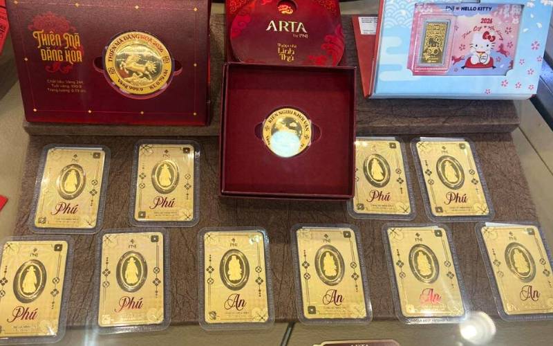 Ngày Thần Tài: Người xếp hàng mua vàng, người… mở ví thấy mình thuộc ‘hệ tâm linh’