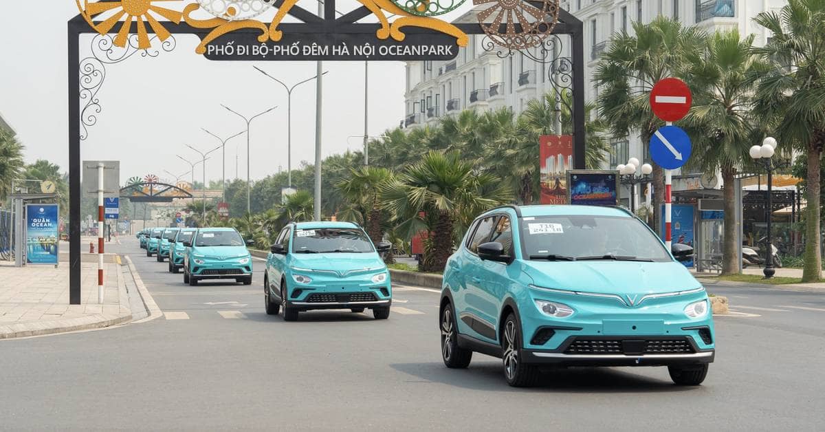 Toàn bộ taxi chạy xăng, dầu ở Hà Nội phải chuyển sang sử dụng điện, năng lượng xanh vào 2030