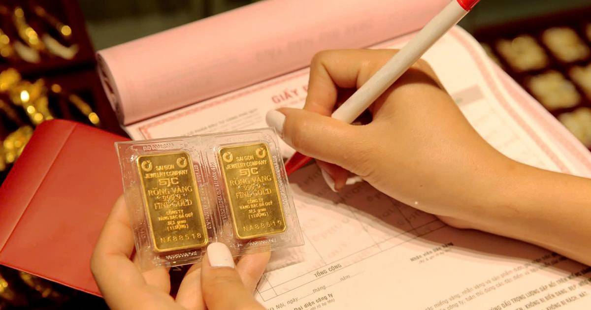 Vàng tụt dốc không phanh, người mua ở đỉnh từng lỗ hơn 20 triệu đồng/lượng