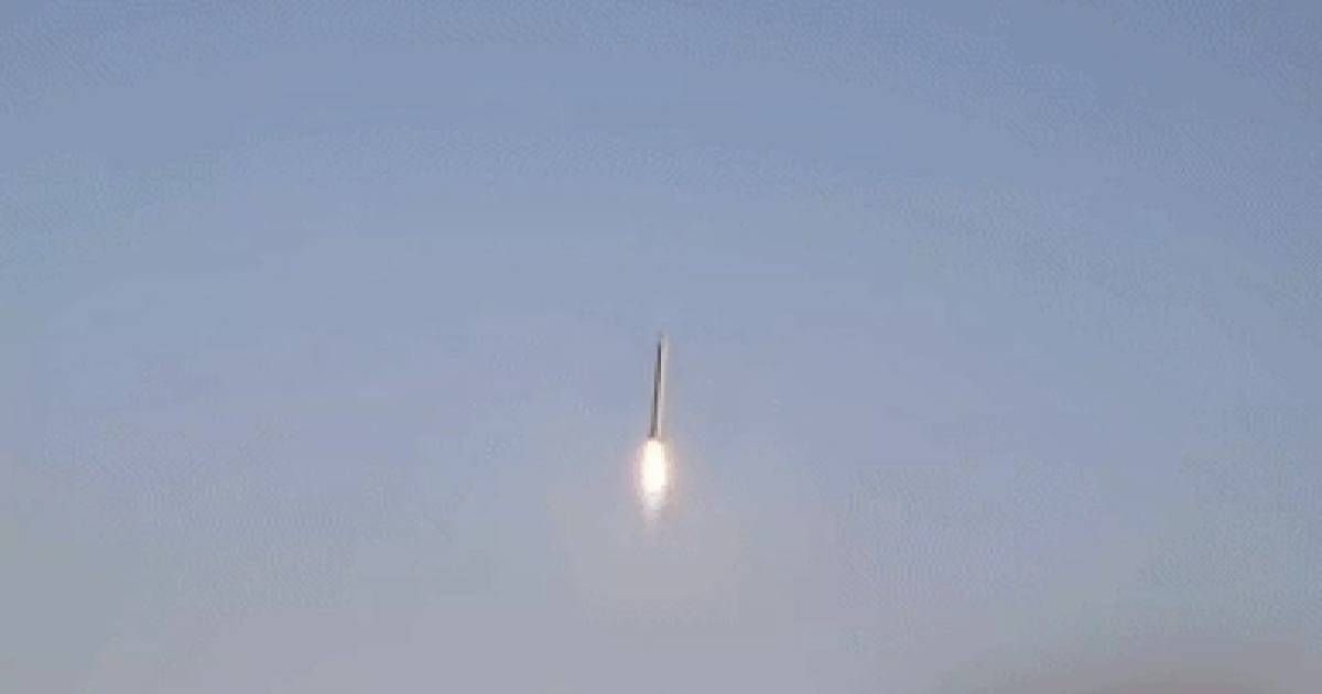 Iran phóng loạt hỏa lực siêu vượt âm, bác bỏ lời đồn cạn kiệt tên lửa