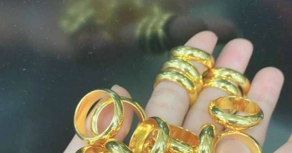 Người mua vàng nhẫn mất 3 triệu đồng/lượng ngay khi rời cửa tiệm