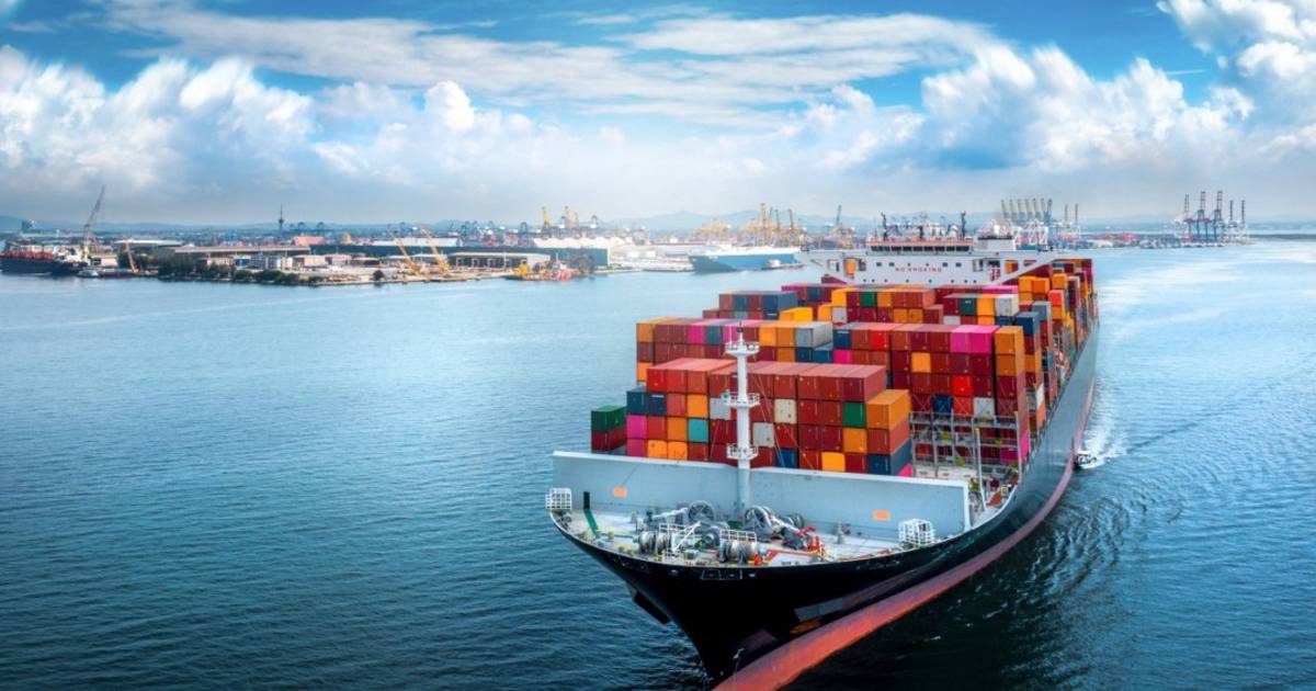 Nhập siêu hơn 530 triệu USD chỉ sau 15 ngày: Điều gì đang xảy ra với thương mại Việt Nam?