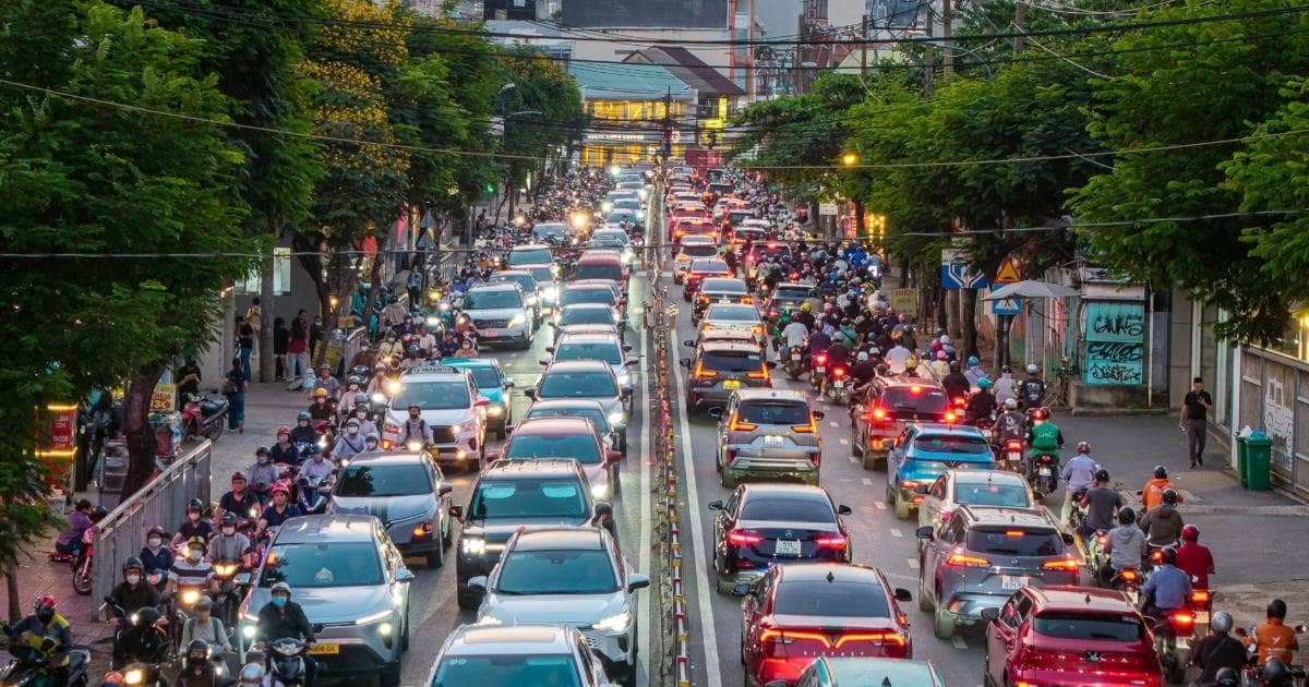 Muốn giảm ùn tắc, TPHCM tính việc dời trụ sở, sắp xếp giờ làm việc các cơ quan