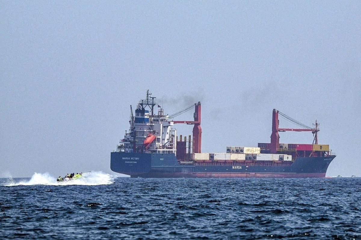 Khóa cứng eo biển Hormuz, Iran vẫn “ung dung” xuất khẩu dầu, thu 139 triệu USD/ngày