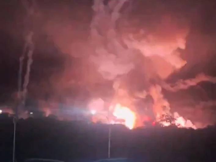 🔴 BIẾN CHIẾN SỰ VENEZULA BẤT NGỜ – VNI TOANG RỒI?. Sáng 3-1 (giờ địa phương), Venezuela báo cáo về  ...