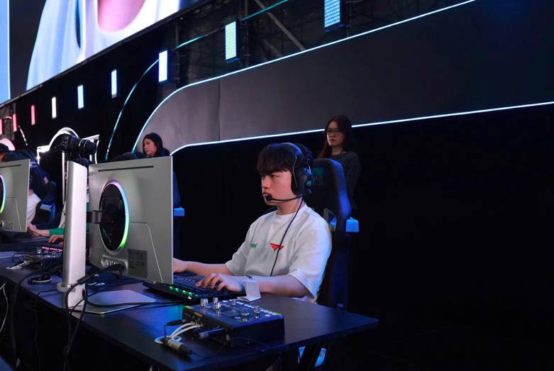 VPBank và các thương hiệu kiến tạo lễ hội eSport cùng T1