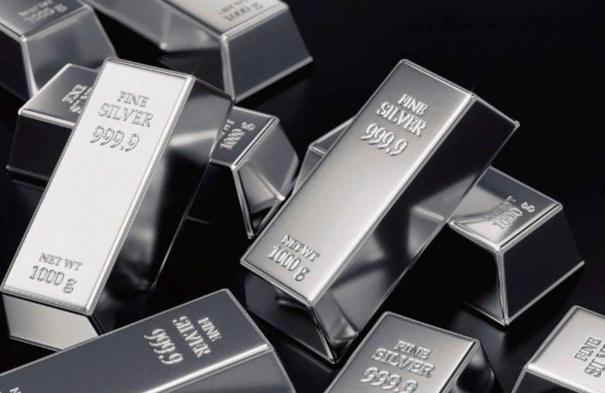 Goldman Sachs cảnh báo: Bạc bước vào giai đoạn biến động cực đoan do tồn kho thấp và dòng vốn đầu cơ