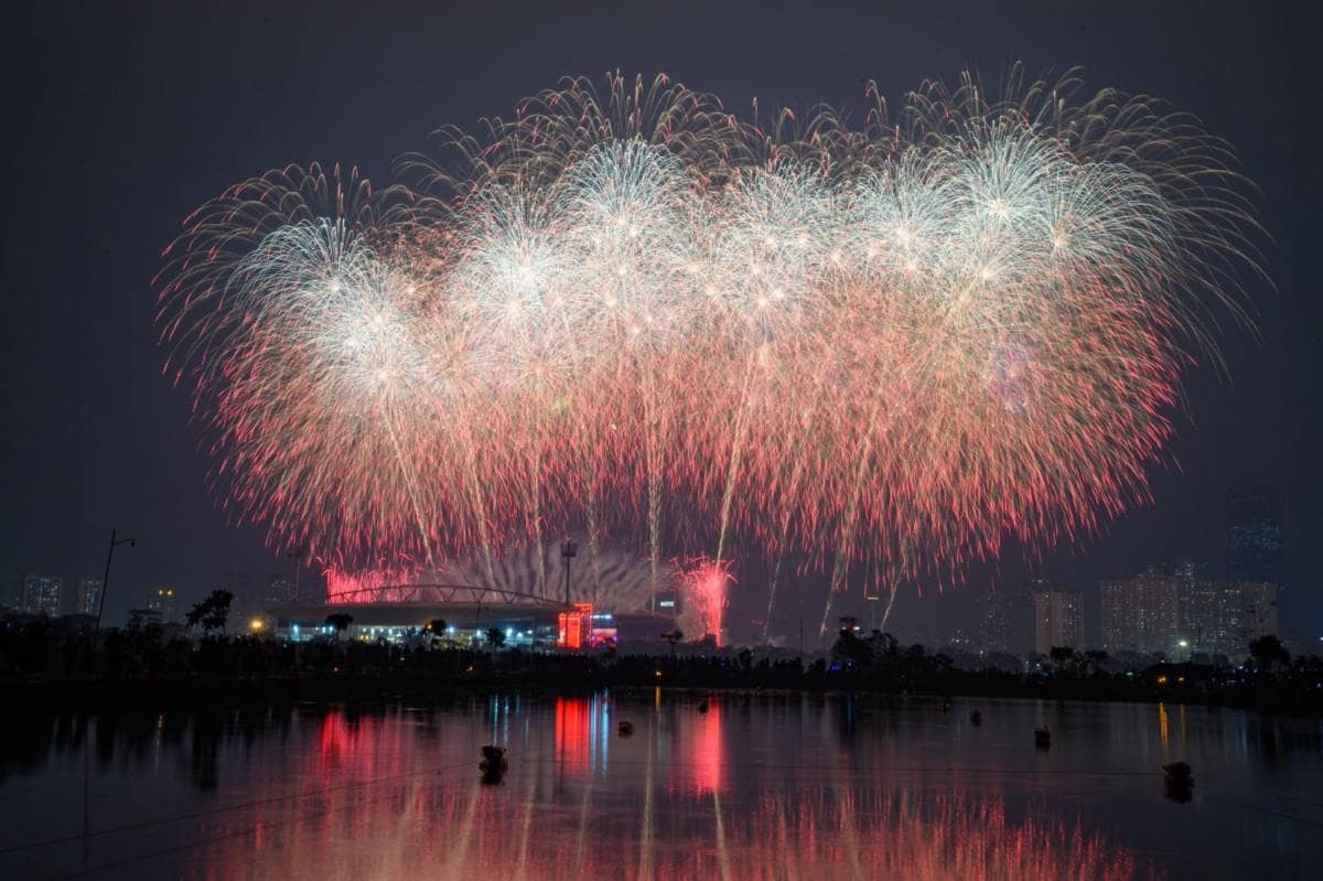 “Concert pháo hoa quốc gia” đẹp từ mọi góc nhìn, mừng thành công Đại hội Đảng