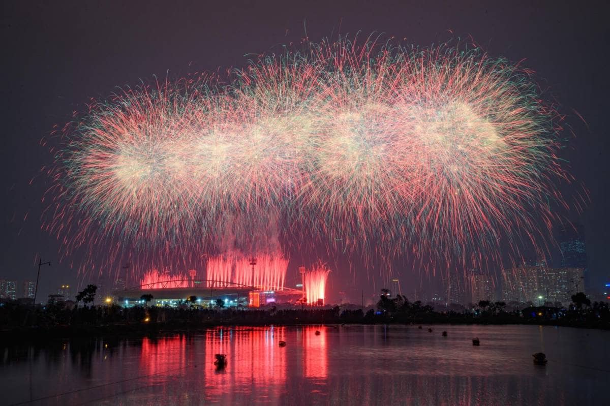 “Concert pháo hoa quốc gia” đẹp từ mọi góc nhìn, mừng thành công Đại hội Đảng