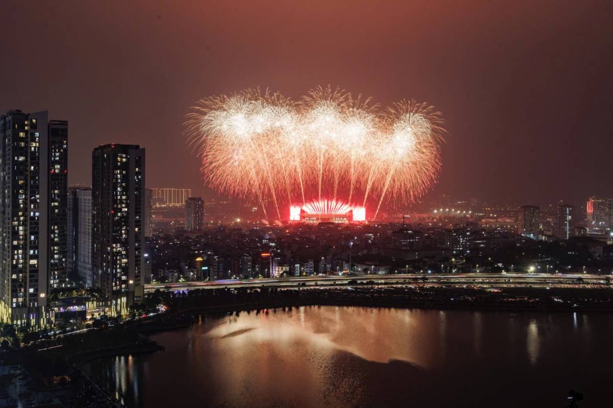 “Concert pháo hoa quốc gia” đẹp từ mọi góc nhìn, mừng thành công Đại hội Đảng