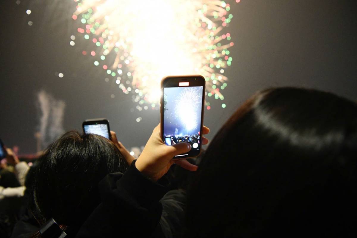 “Concert pháo hoa quốc gia” đẹp từ mọi góc nhìn, mừng thành công Đại hội Đảng