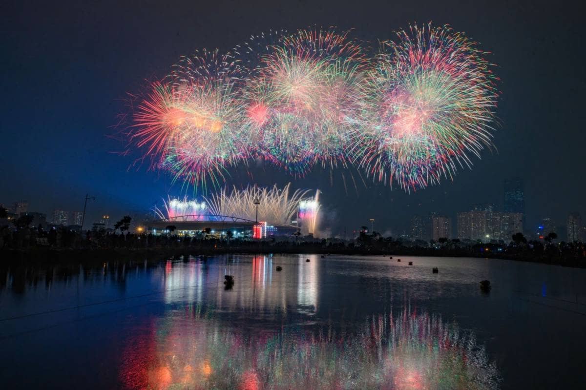 “Concert pháo hoa quốc gia” đẹp từ mọi góc nhìn, mừng thành công Đại hội Đảng