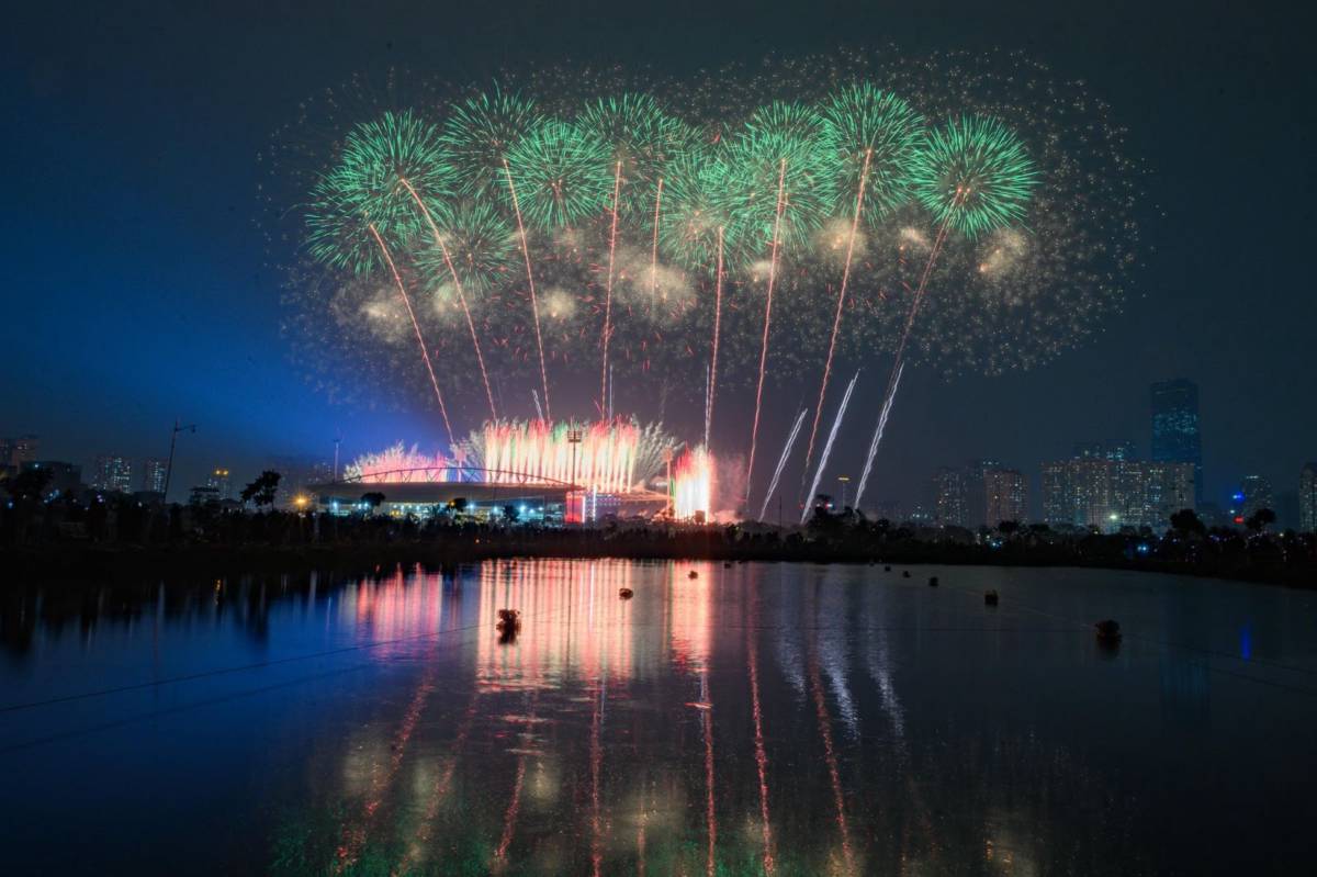 “Concert pháo hoa quốc gia” đẹp từ mọi góc nhìn, mừng thành công Đại hội Đảng