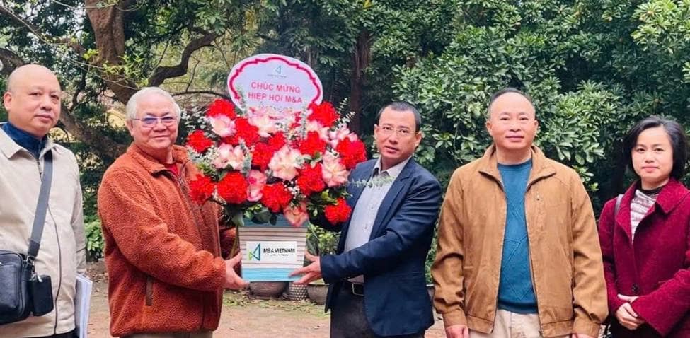 HIỆP HỘI M&A KHẢO SÁT TRỤ SỞ, ĐÓN TIẾP NGUYÊN ĐẠI SỨ TRẦN ĐỨC HÙNG. -/-. Ngày 27/01/2026, tại trụ sở  ...