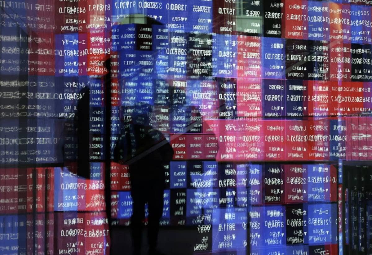 Cổ phiếu châu Á tiếp tục đà giảm mạnh của thị trường công nghệ toàn cầu, giá bạc lại giảm