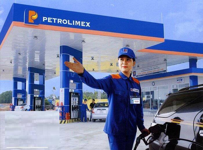 PLX tăng 80% chỉ trong vài tuần: Sóng Nghị quyết 79 hay “định giá trước tương lai”? Khi lợi nhuận chưa theo kịp giá