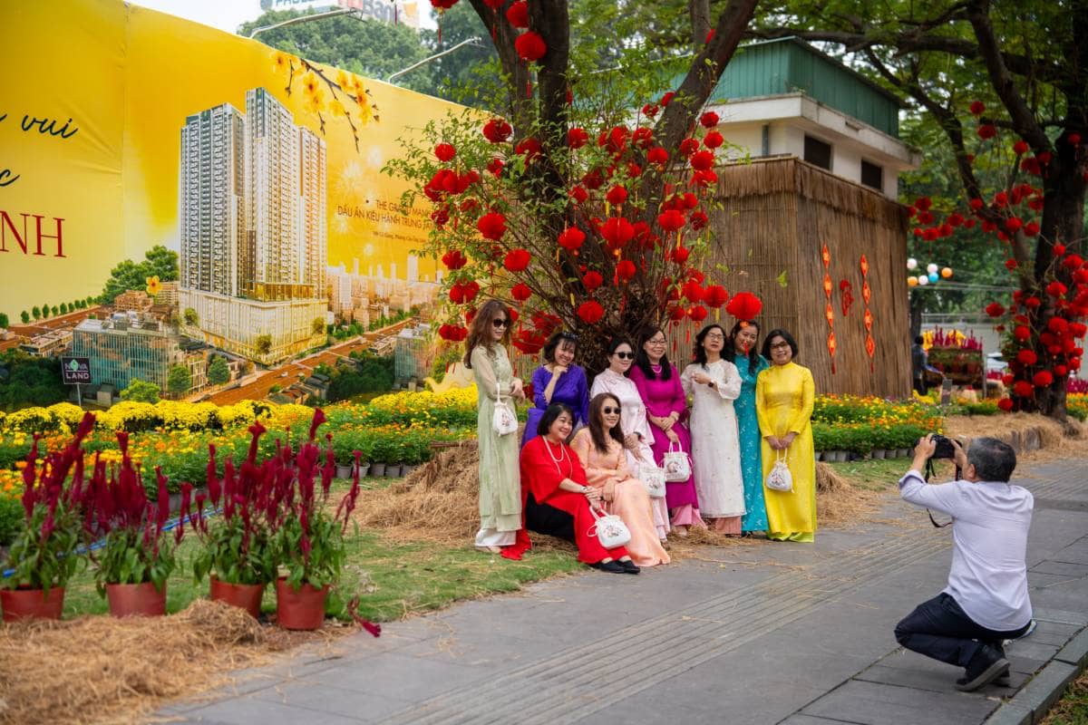 Khu " Đất vàng" 12 Lê Duẩn rực rỡ sắc xuân dịp tết Bính Ngọ