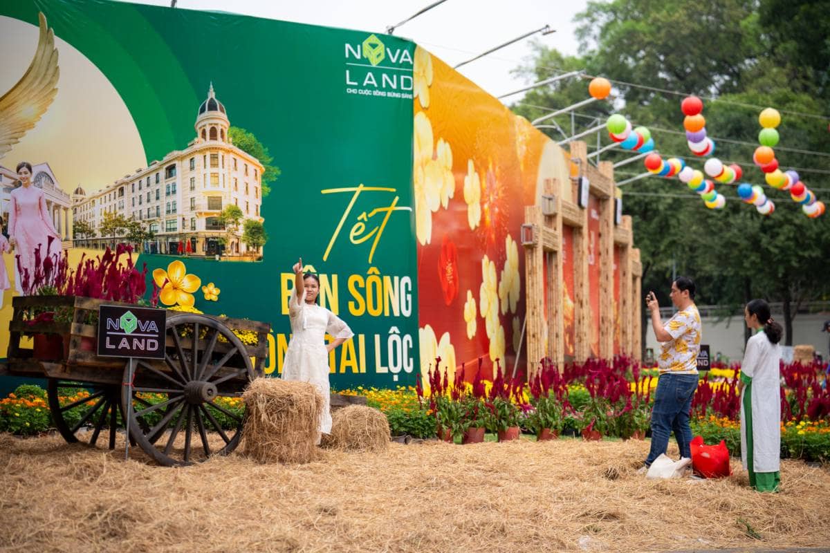 Khu " Đất vàng" 12 Lê Duẩn rực rỡ sắc xuân dịp tết Bính Ngọ