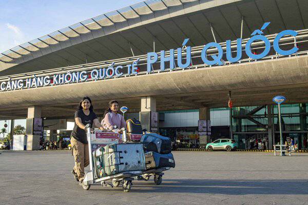 Sân bay Phú Quốc đón hơn 30.000 lượt khách, 50 chuyến bay quốc tế, cao kỷ lục từ khi đi vào vận hành