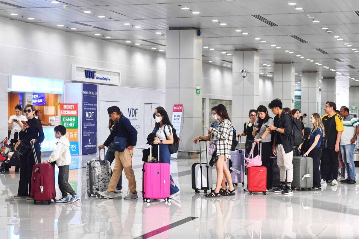 Sân bay Phú Quốc đón hơn 30.000 lượt khách, 50 chuyến bay quốc tế, cao kỷ lục từ khi đi vào vận hành