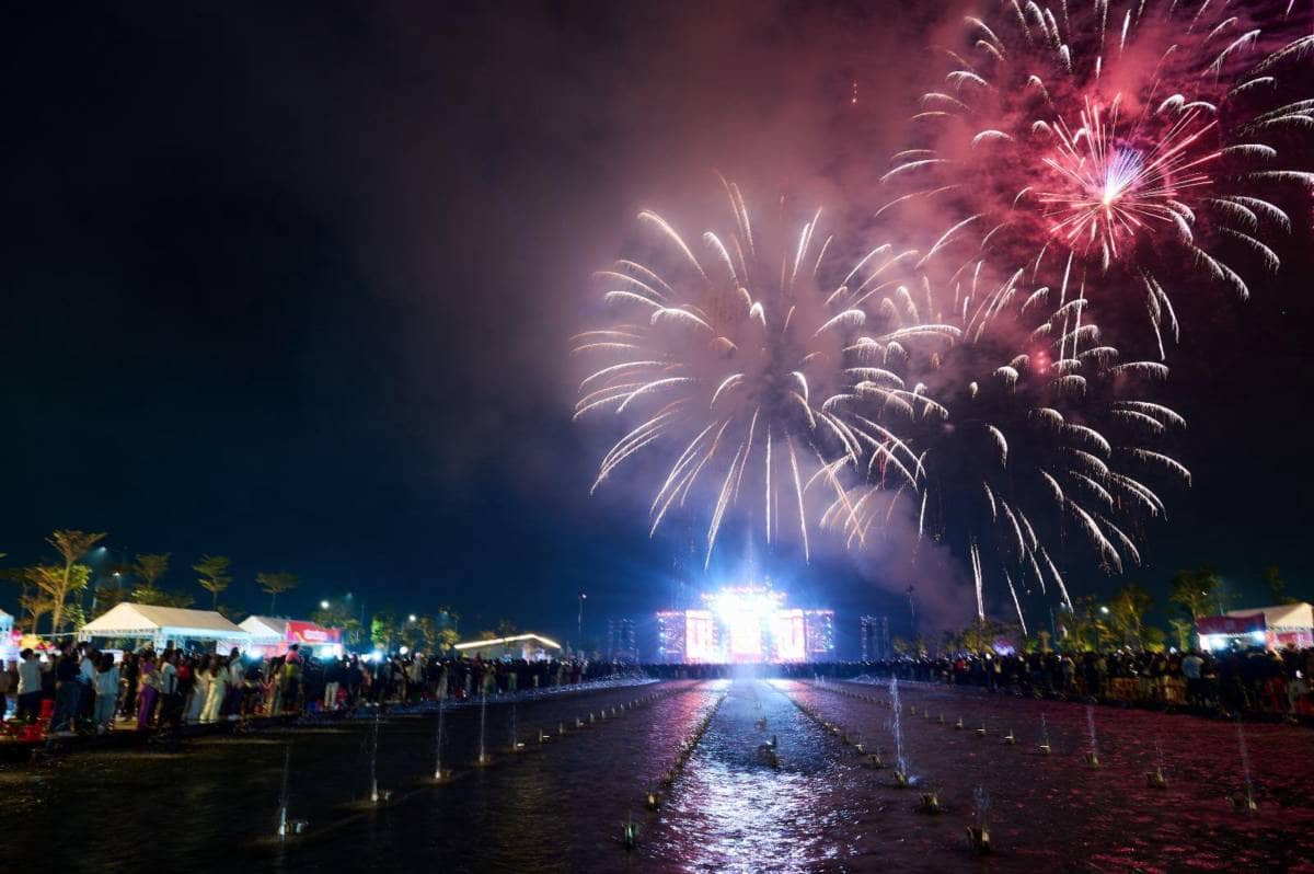 Hà Nội, Sa Pa, Hạ Long, Hà Nam nhộn nhịp khách du xuân ngay từ những ngày đầu năm mới