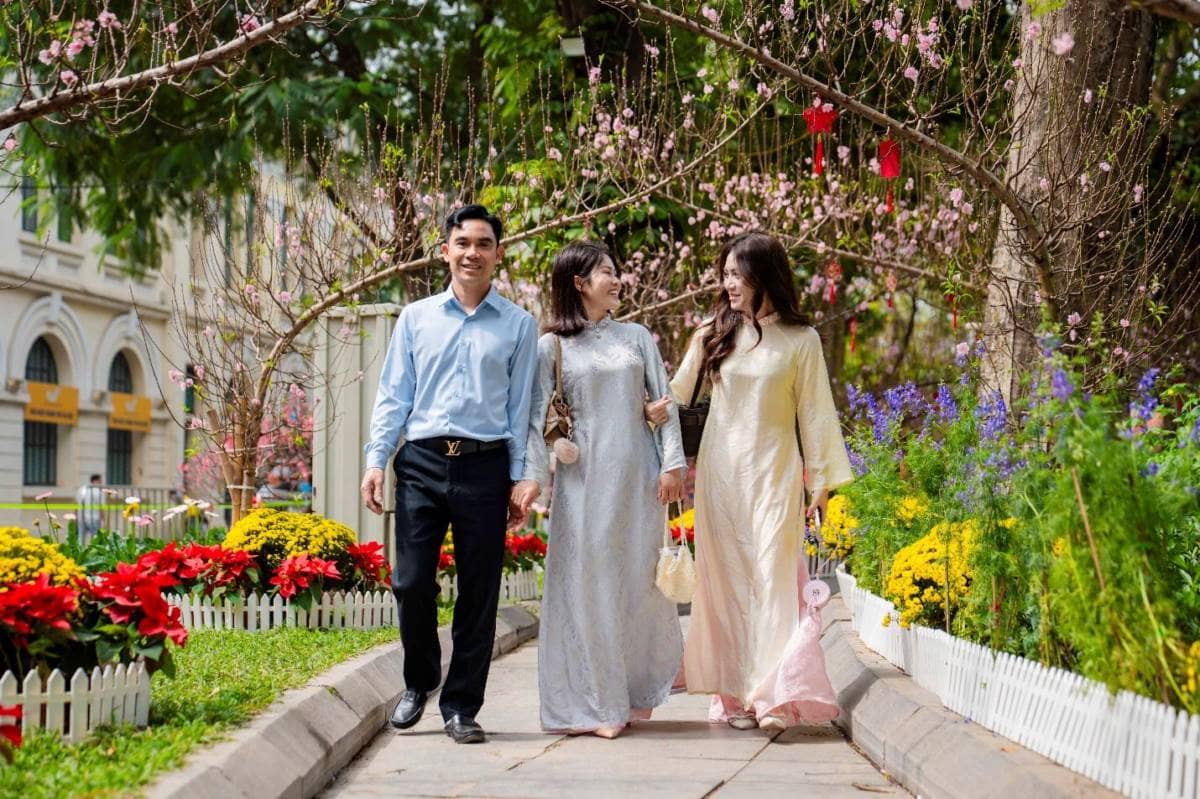 Hà Nội, Sa Pa, Hạ Long, Hà Nam nhộn nhịp khách du xuân ngay từ những ngày đầu năm mới